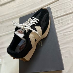 COPY - New balance 327 size 8 in women’s ; tried on never worn brand new with b…